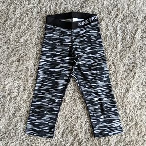 Nike Pro stretchy workout leggings